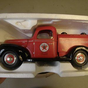 Danbury Mint diecast Texaco tanker truck